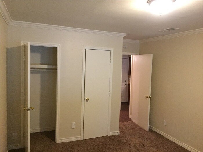 Building Photo - 707 Jack St