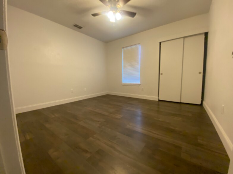 Building Photo - 957 Bramling Cir