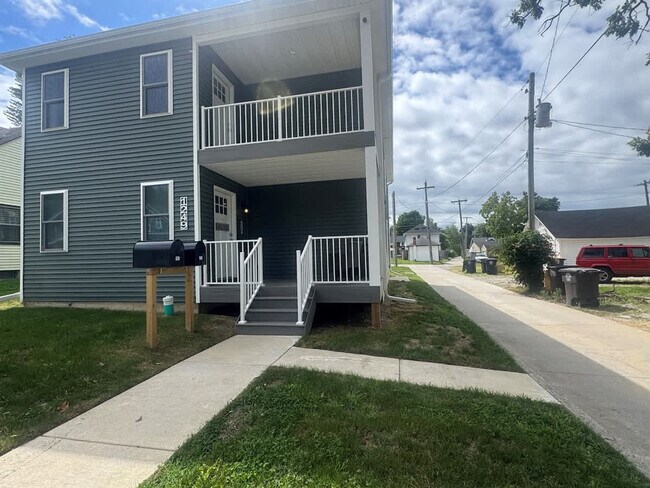 Building Photo - 1249 Kinsmoor Ave