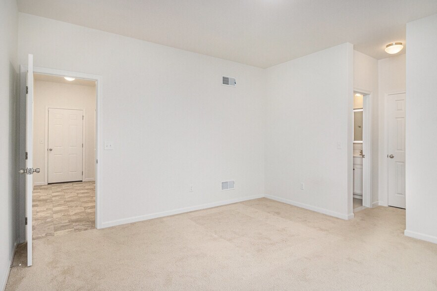 Building Photo - 35 Furlong Rd