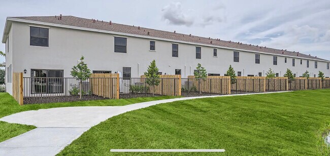 Building Photo - 1280 NE 5th Ct