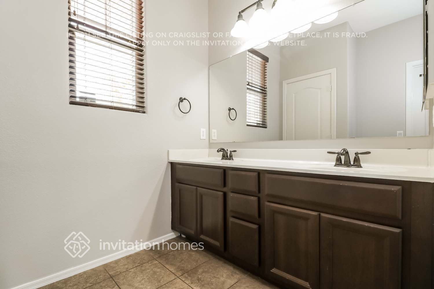 Building Photo - 17601 W Lilac St