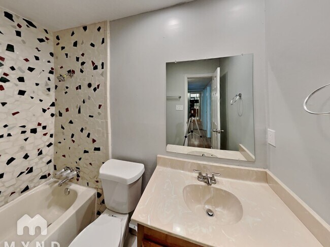 Building Photo - 3816 Walnut Dr