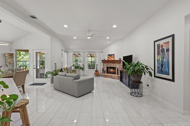 Building Photo - 10903 Wilson Oaks Dr