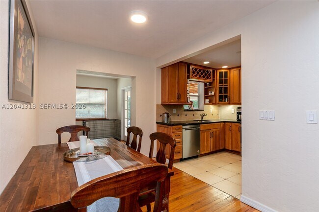 Building Photo - 5760 SW 51st St