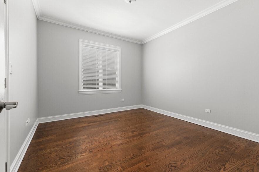 Building Photo - 1322 W Grand Ave