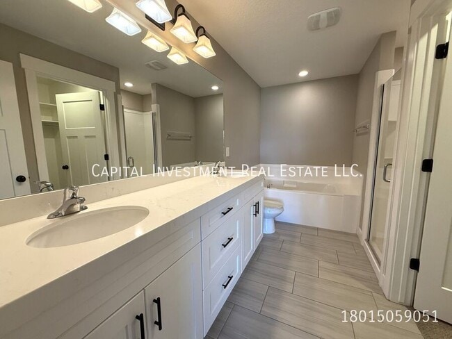 Building Photo - 2774 Lacewood Dr
