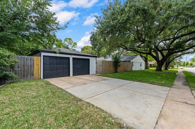 Building Photo - 10730 Wickersham Ln