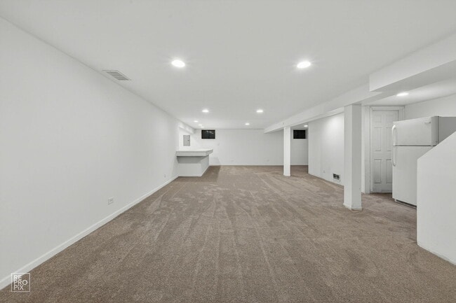 Building Photo - 304 E Golf Rd