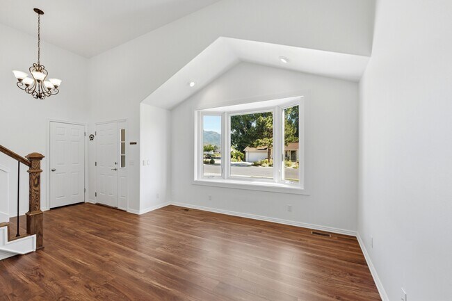 Building Photo - 12 E 500 S