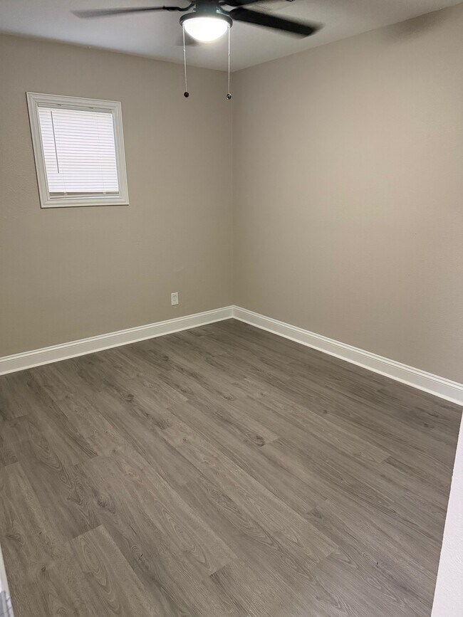 Building Photo - 5109 Maywood Dr