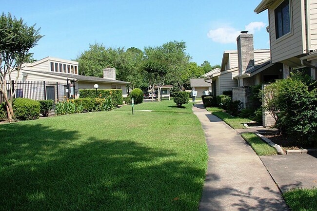 Building Photo - 12417 S Dairy Ashford Rd