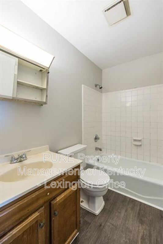 Building Photo - 3736 Camelot Dr