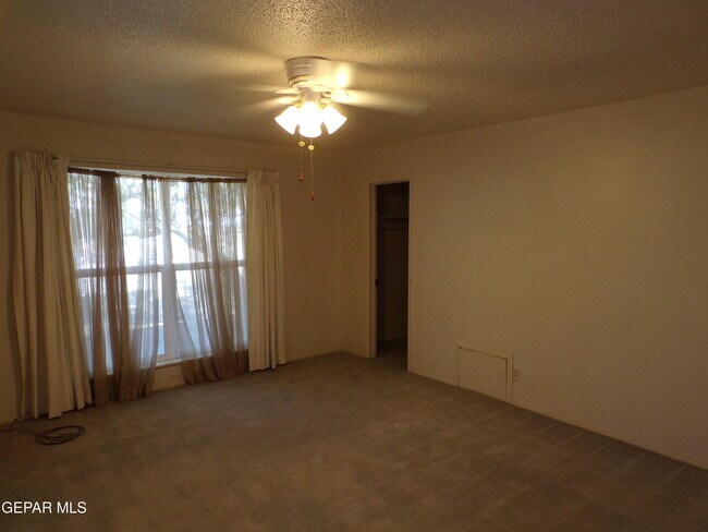 Building Photo - 4820 Louisiana St