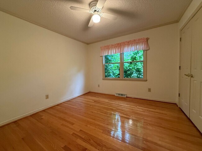 Building Photo - Fantastic Home in the Country for Rent!