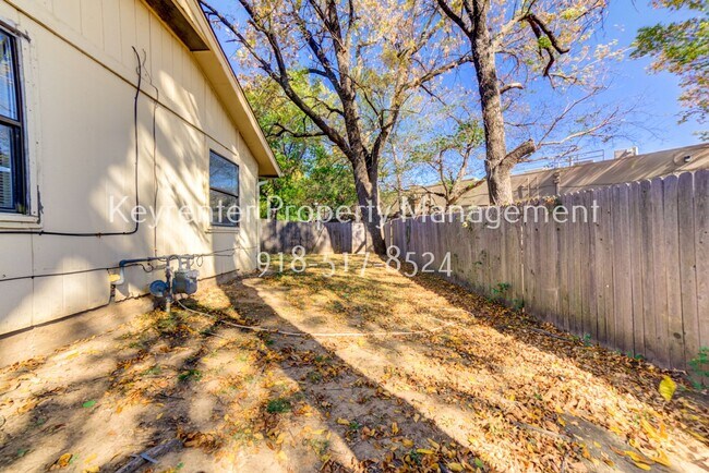 Building Photo - 8041-8041 S 79th E Ave