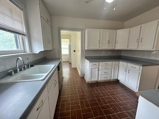 Building Photo - Plaza District / Classen 3 Bed Beauty! - Move In Deposit-Free! (If Qualified)