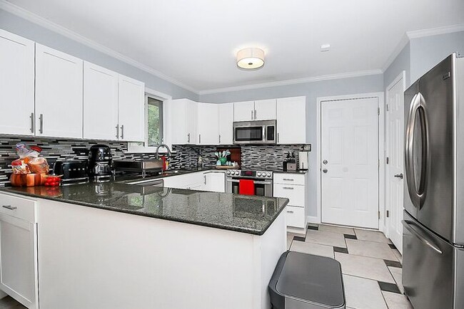 Building Photo - Charming 3BD/2BA Ranch in Selwyn Park!