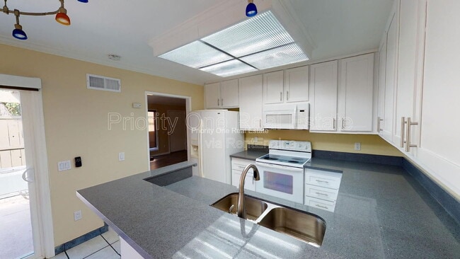 Building Photo - 10512 Caminito Westchester