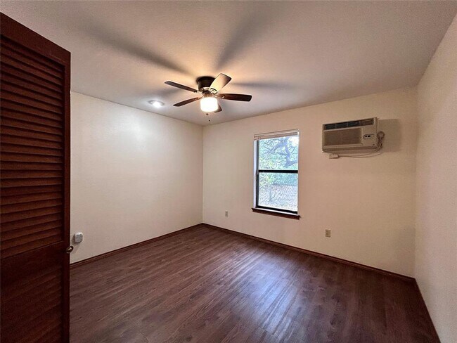 Building Photo - 57 Woodcreek Dr