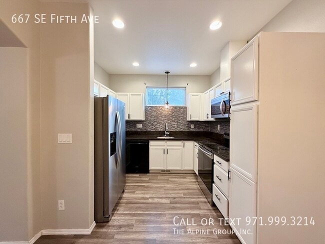 Building Photo - 667 SE Fifth Ave-