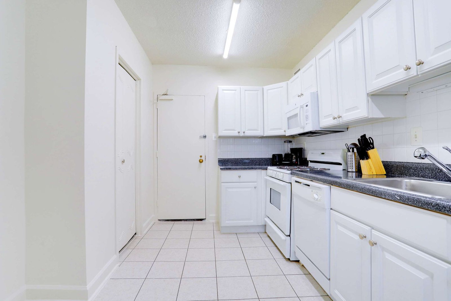 Building Photo - 1600 S Eads St