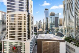 Building Photo - Southeast 6th Street, Miami, FL 33131 - 1 ...
