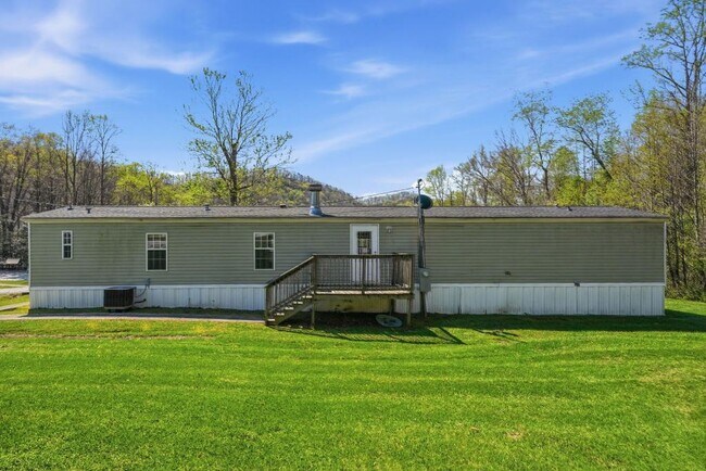 Building Photo - 267 Maddux Farm Dr