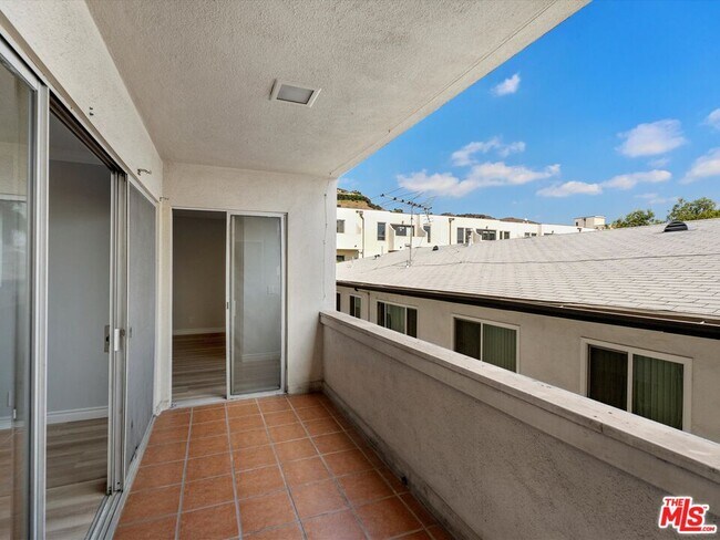 Building Photo - 7949 Selma Ave
