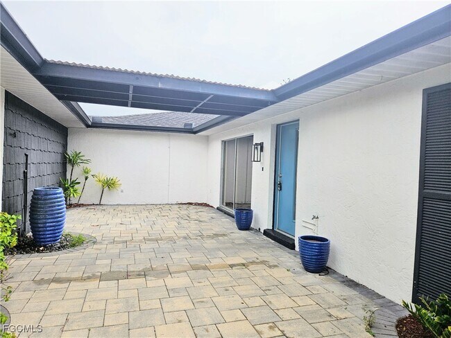 Building Photo - 523 SE 24th Ave