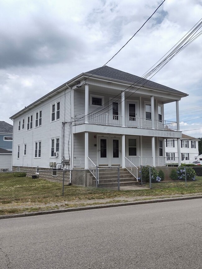 Primary Photo - Pawtucket/Darlington – Large One Bed Plus-...