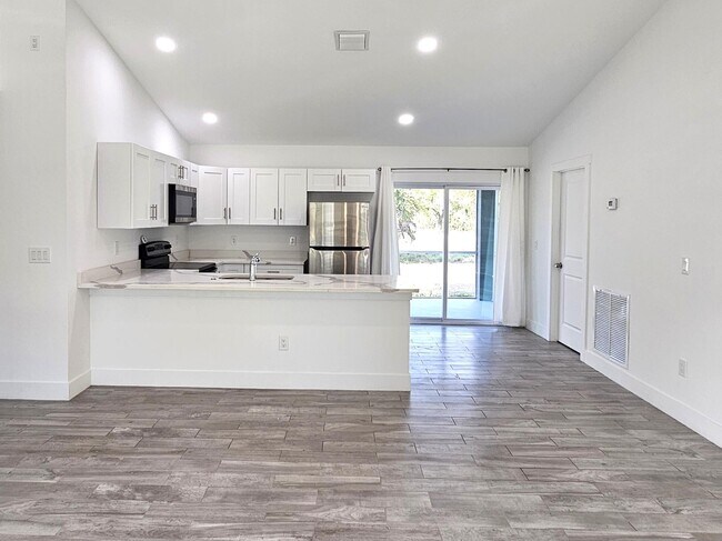 Building Photo - 2447 NW 5th St