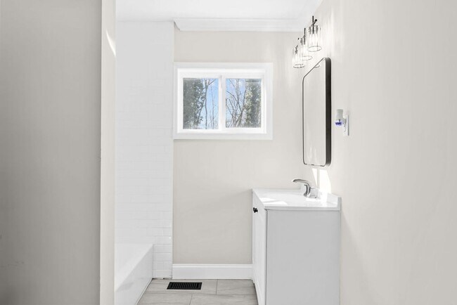 Building Photo - 2BR/2BA Cottage that's on the Rive – Minutes from Downtown Knoxville and Maryville