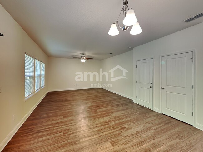 Building Photo - 3136 Creek Village Ln