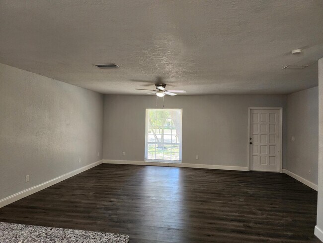 Building Photo - 606 Woodhill Ct