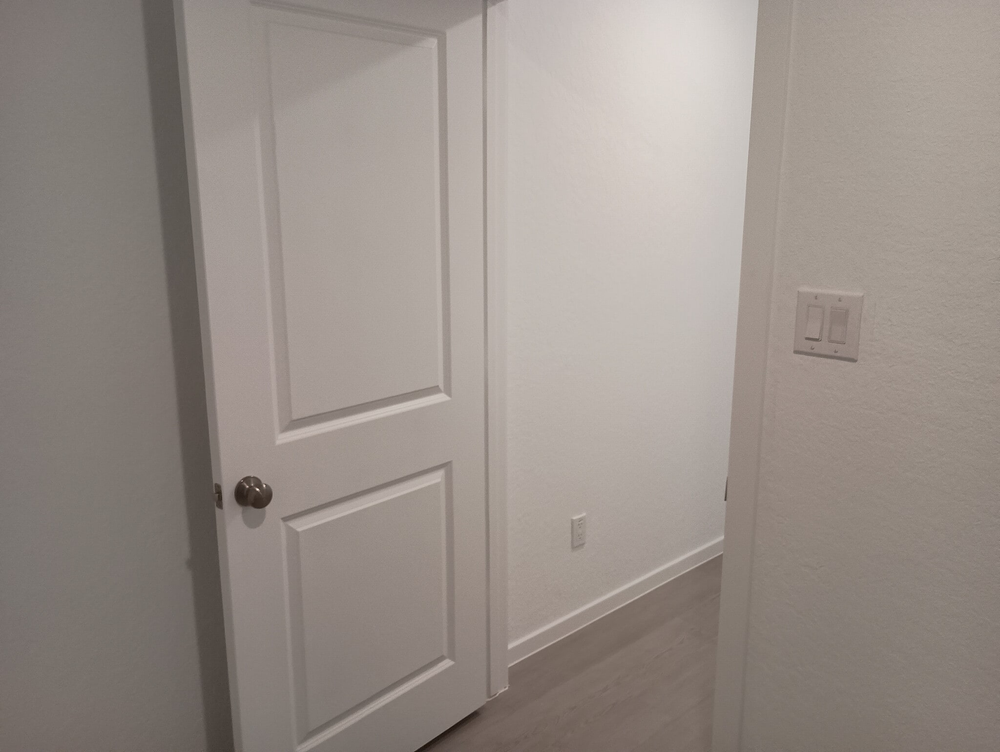 Building Photo - Room in House on Noir Ln