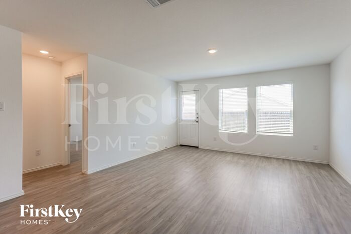 Building Photo - 2434 Double Oak Dr