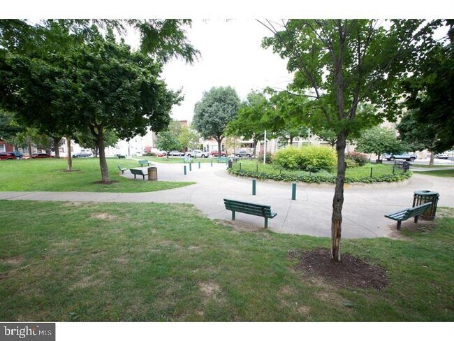 Building Photo - 2001 Tulip St