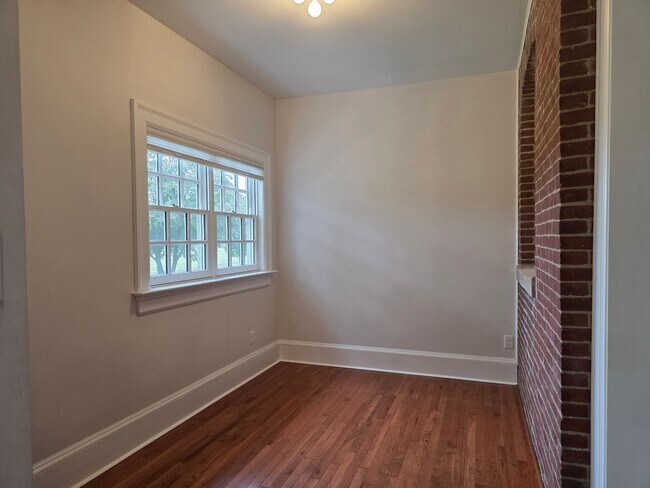 Building Photo - 1306 Officers Row