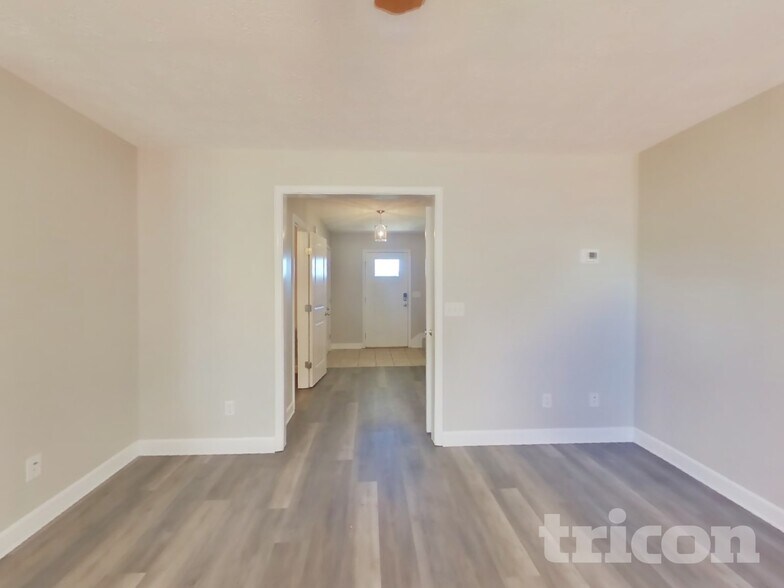 Building Photo - 1528 Beaconcrest Cir