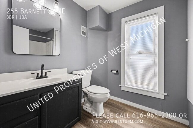 Building Photo - 255 Barnett St NE