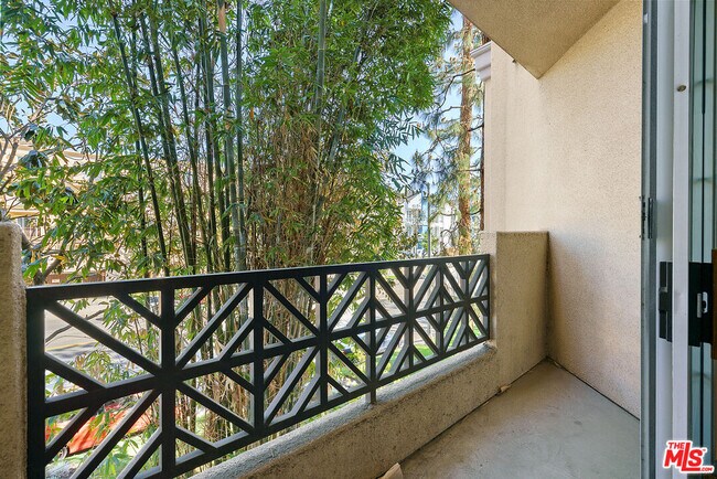 Building Photo - 1875 S Beverly Glen Blvd