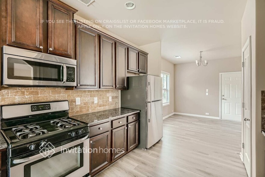 Building Photo - 3928 Lake Manor Way