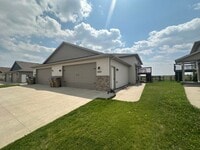 Building Photo - 4 Bedroom Townhome
