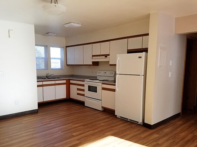 Building Photo - Rental
