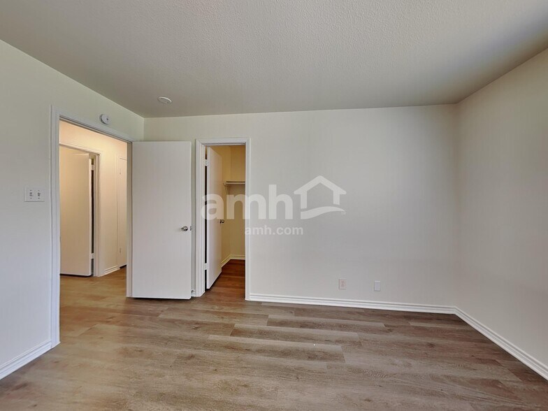 Building Photo - 2207 Southeastern Trl