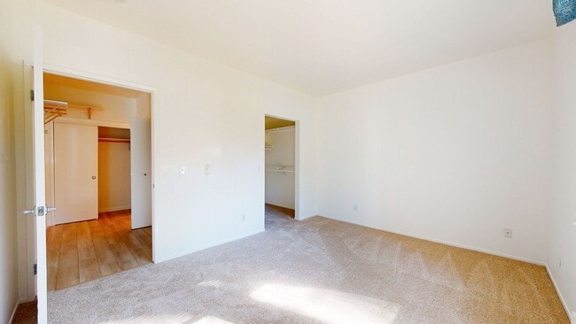 Building Photo - Available One Bedroom Condo In The Cove At...