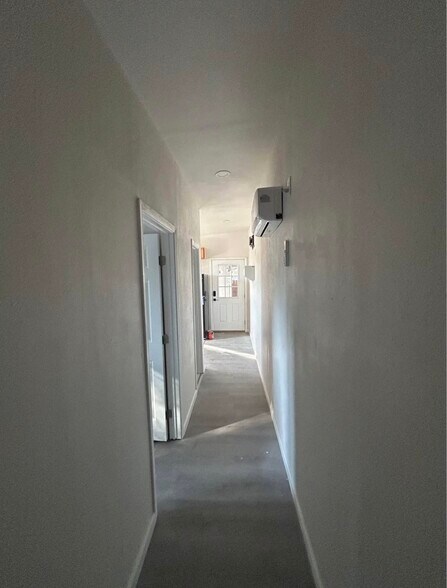 Building Photo - 150 Merrill Dr