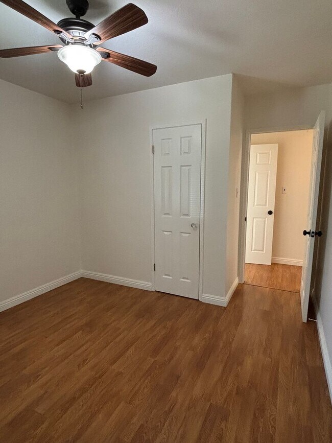 Building Photo - Spacious 3-Bedroom Home with Backyard & 2-Car Garage in Lakewood