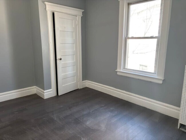 Building Photo - 22 Chelsea Ave